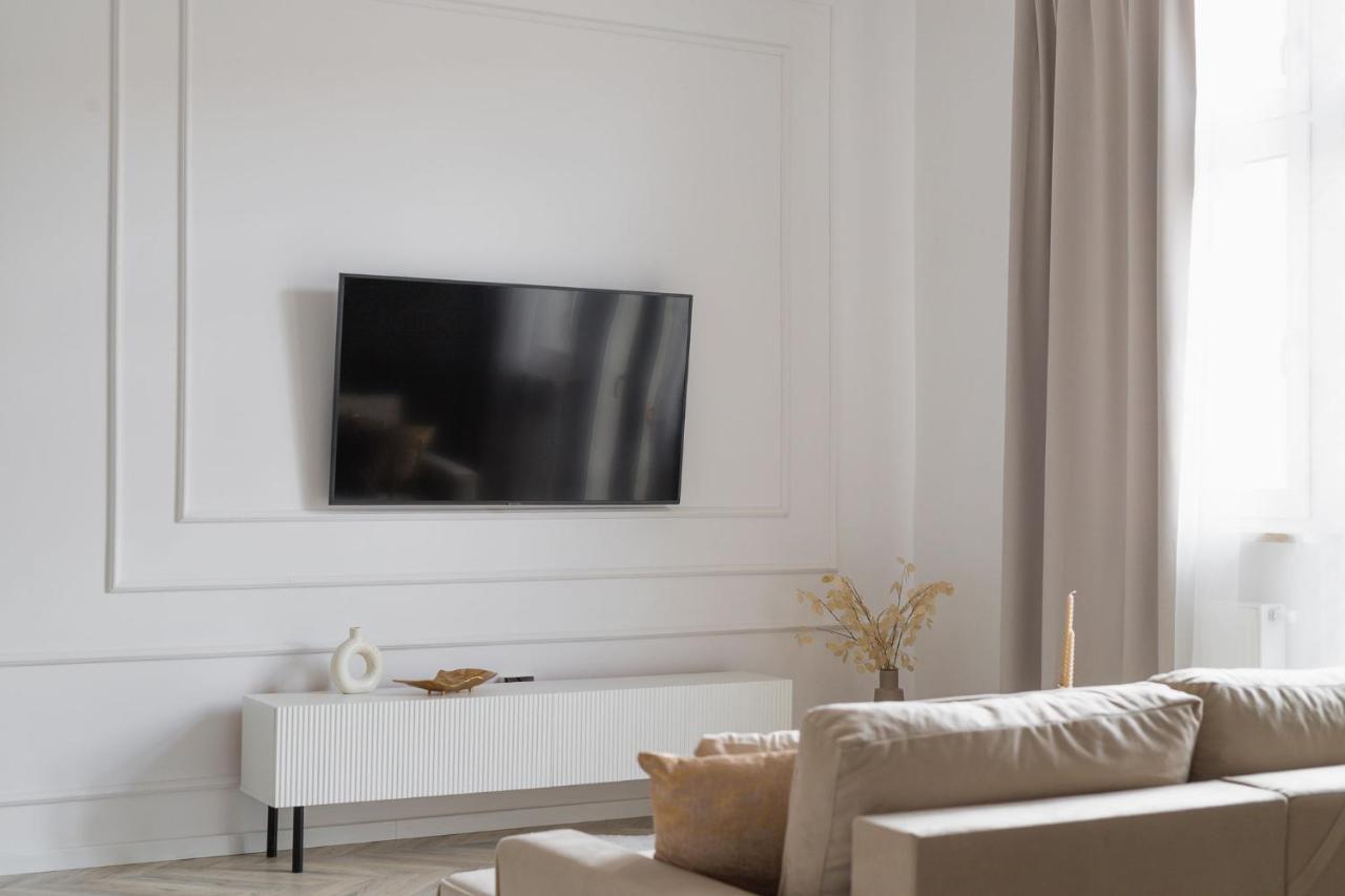 Royal Point Apartment *