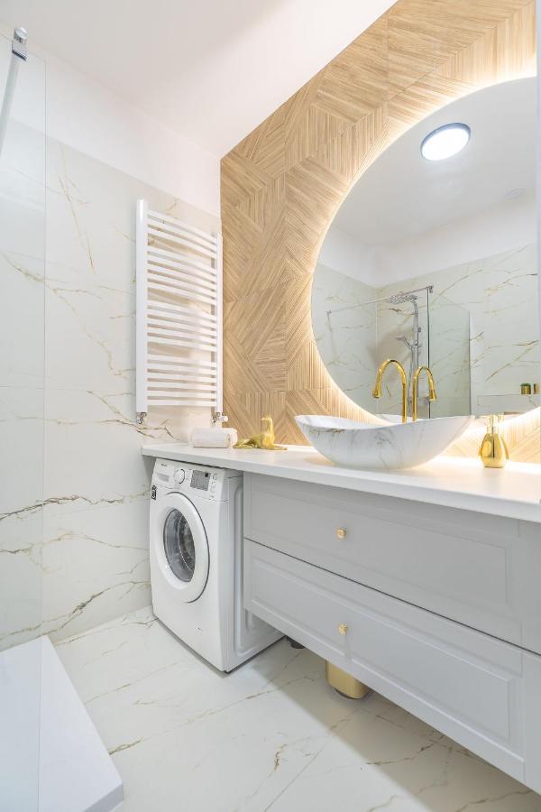 Royal Point Apartment *