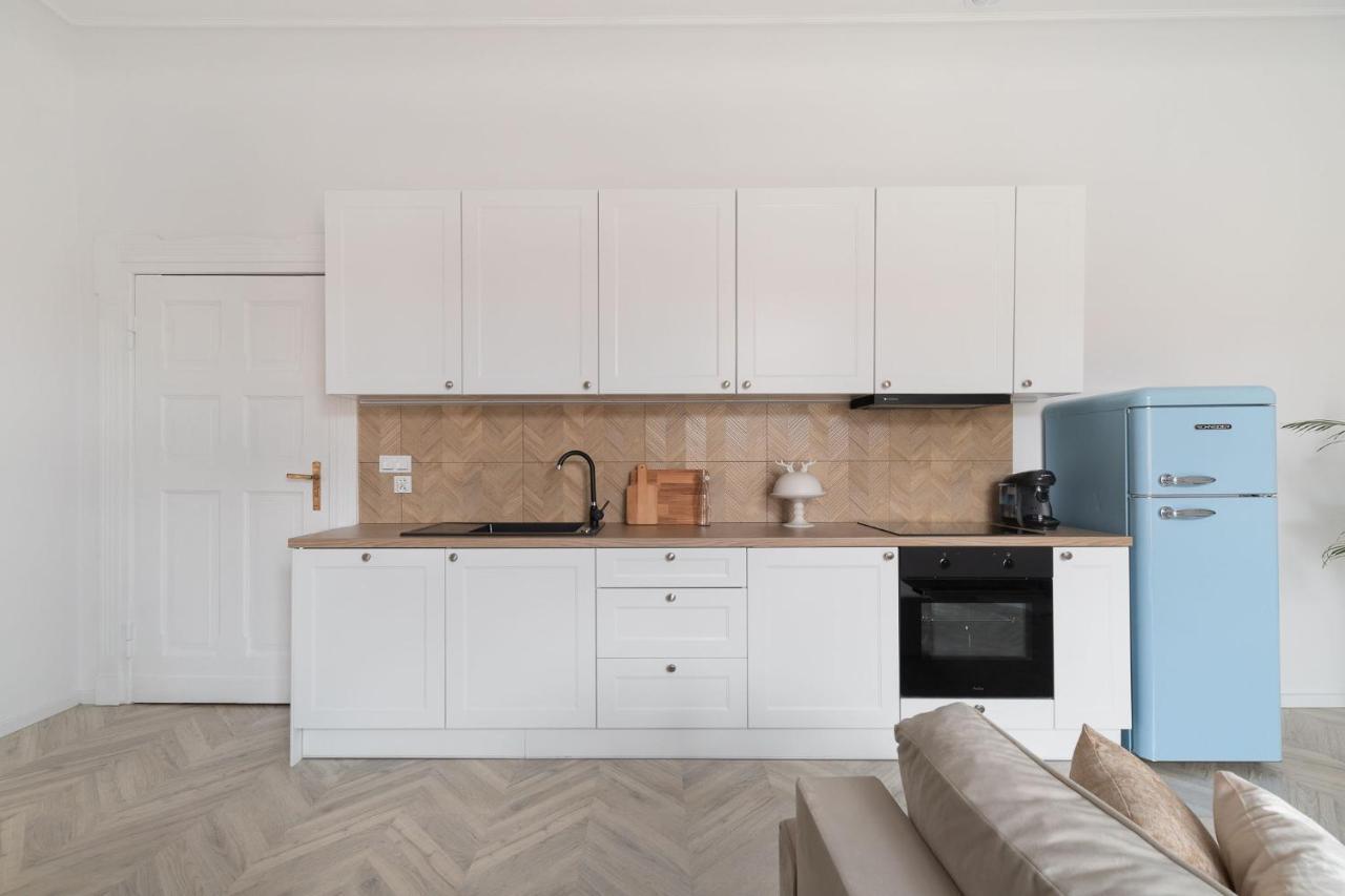 Royal Point Apartment *